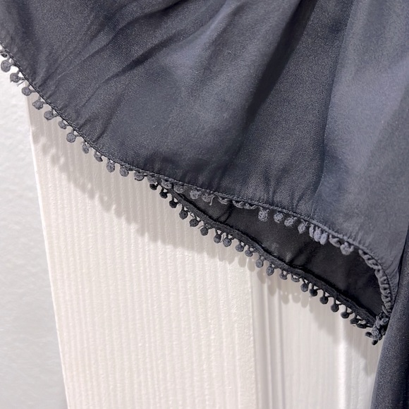 LOFT Lacy Keyhole Blouse/Top - Picture 3 of 6